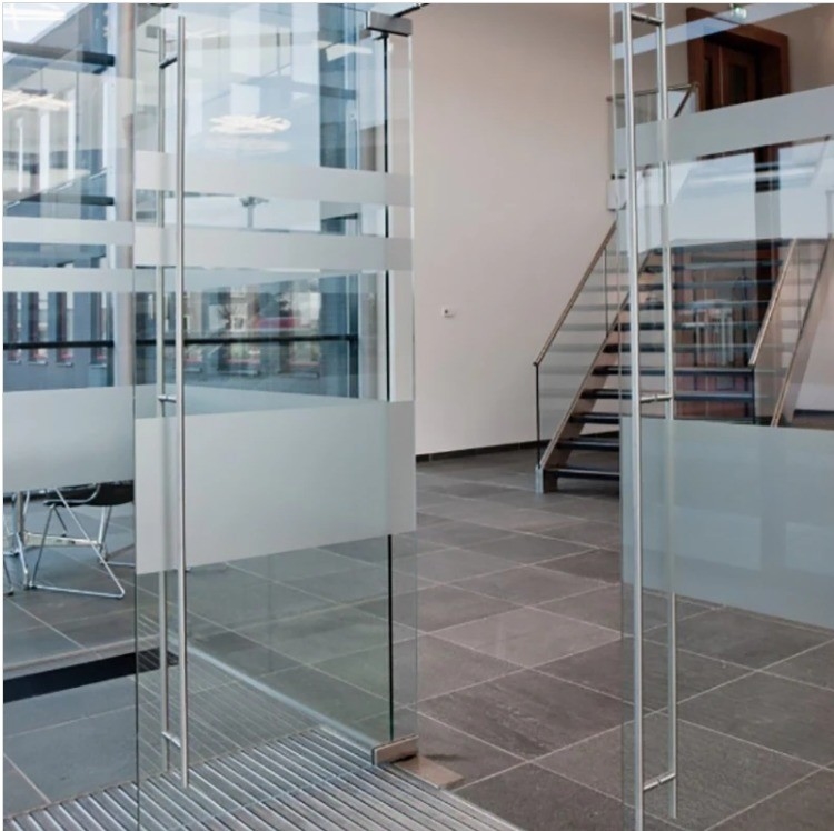 Afgeronde oppervlakte thermische breuk Aluminium raamloze glazen deur voor duurzame prestaties