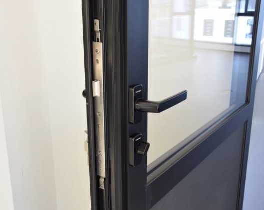 Moderne externe beveiliging waterdichte aluminiummetailleur omhulde deuren met 10 afdichtingslagen