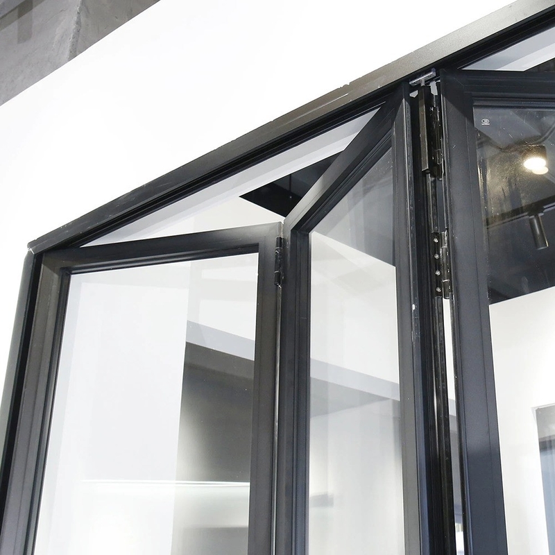 Aluminium Bifold Doors Moderne stijl en op maat gemaakt met Triplex Glass Upgrade